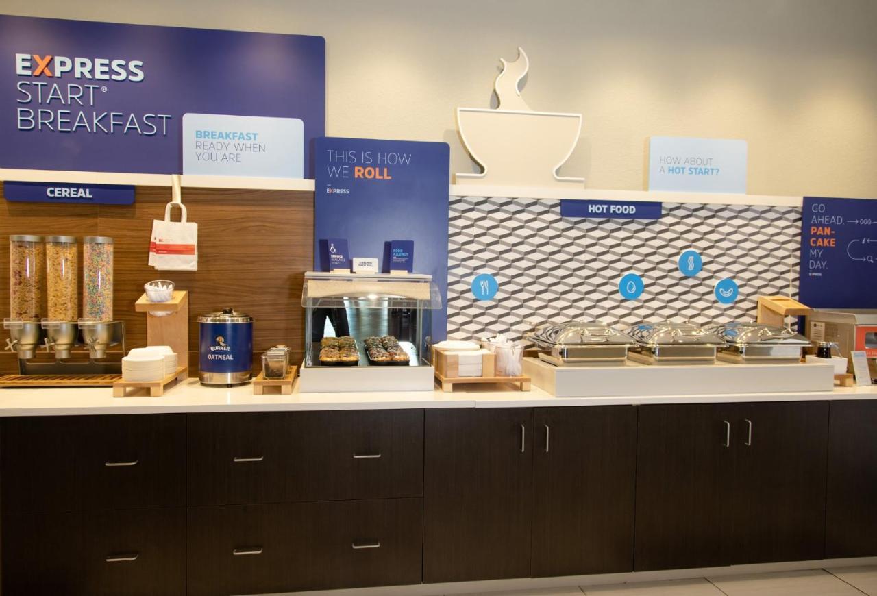 Holiday Inn Express Marshfield - Springfield Area By Ihg Ngoại thất bức ảnh