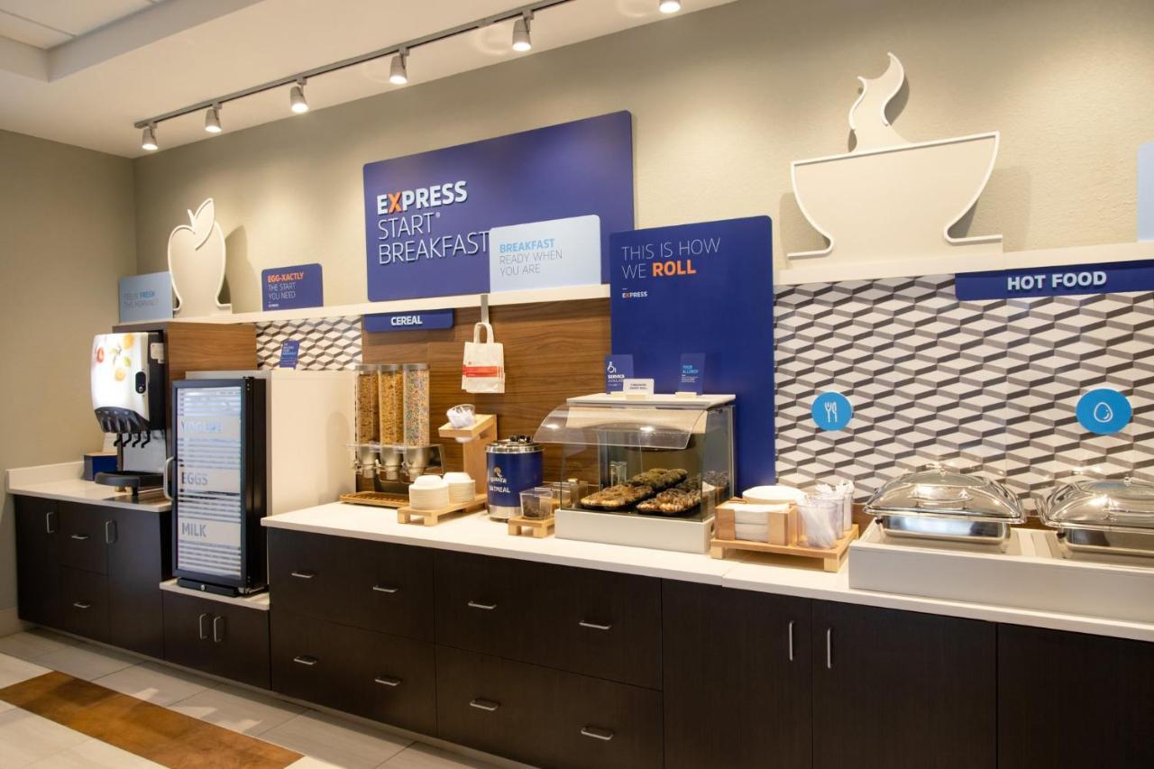 Holiday Inn Express Marshfield - Springfield Area By Ihg Ngoại thất bức ảnh