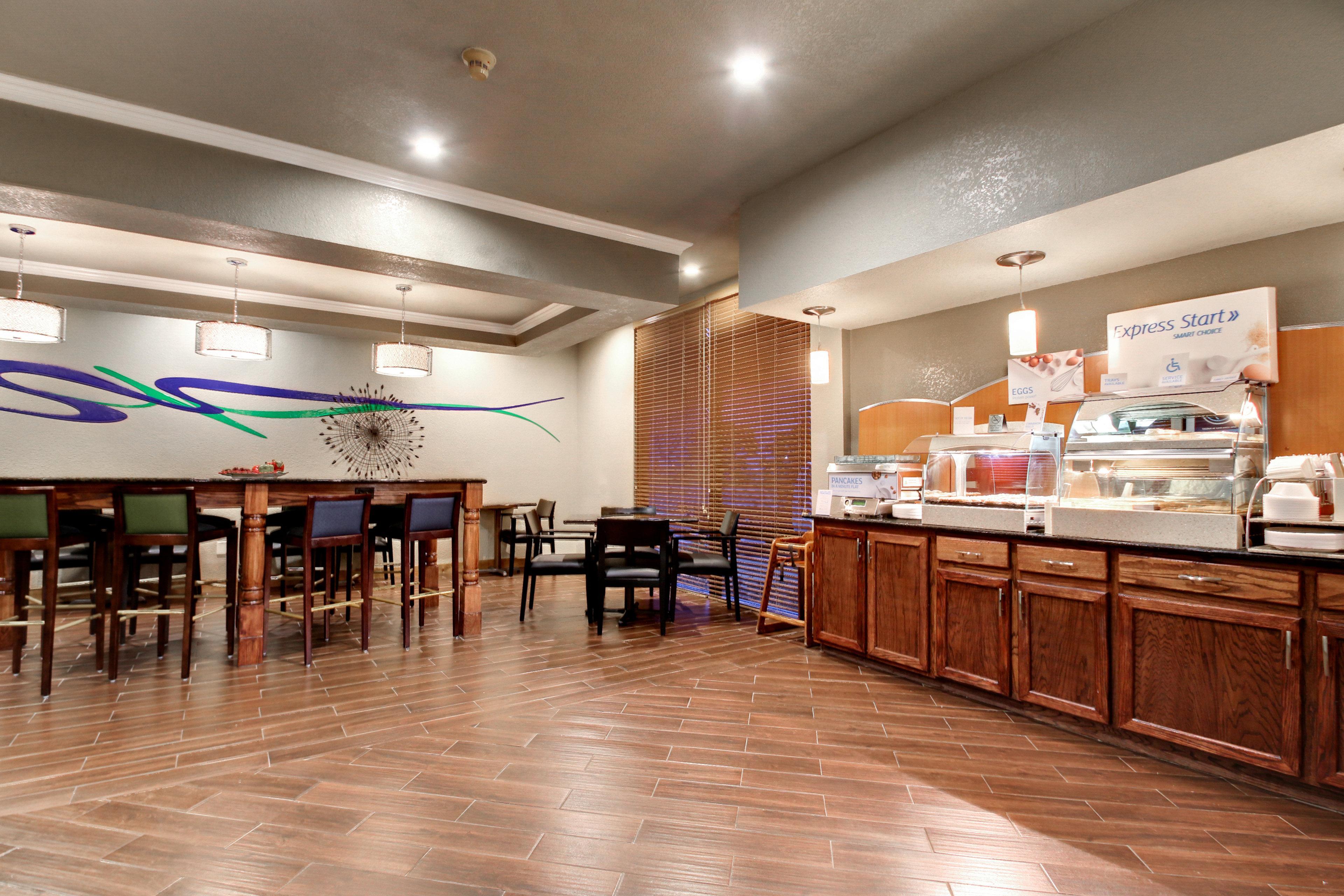 Holiday Inn Express Marshfield - Springfield Area By Ihg Ngoại thất bức ảnh